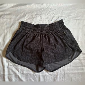 Lululemon Tracker Short V *4" Formation Camo Deep Coal Multi